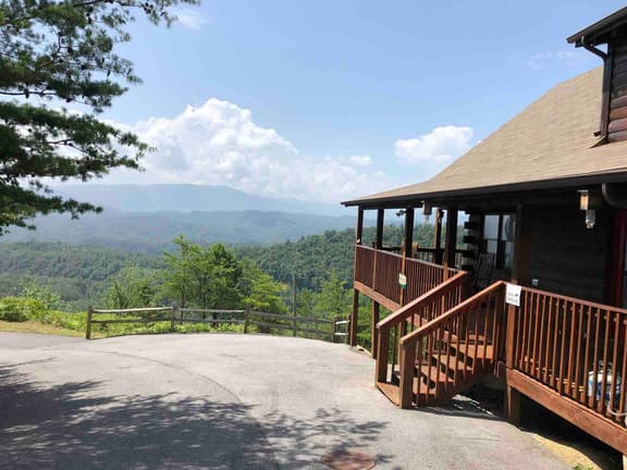 Above All - Cabin with Epic Views & Hot Tub - Image 1